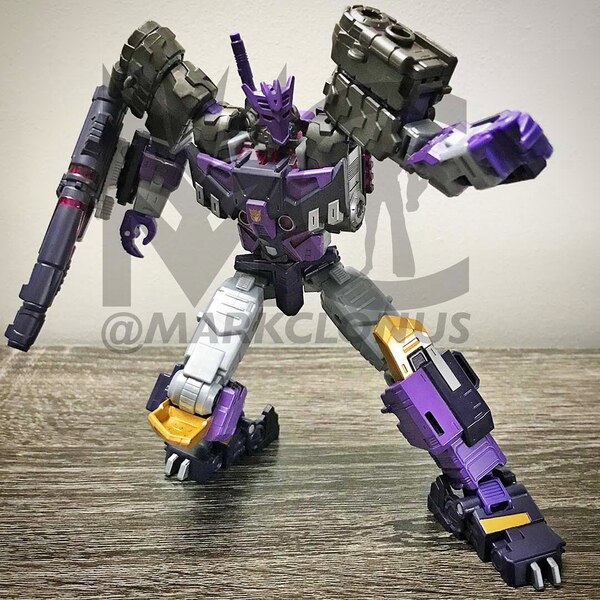 Transformers Legacy Evolution Comic Tarn Official In Hand Image  (1 of 8)